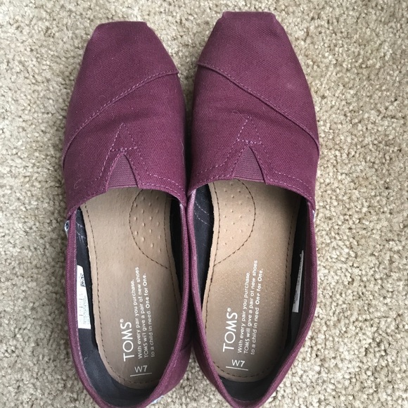 Gently worn Toms. Size 7. Burgundy color - Picture 4 of 4